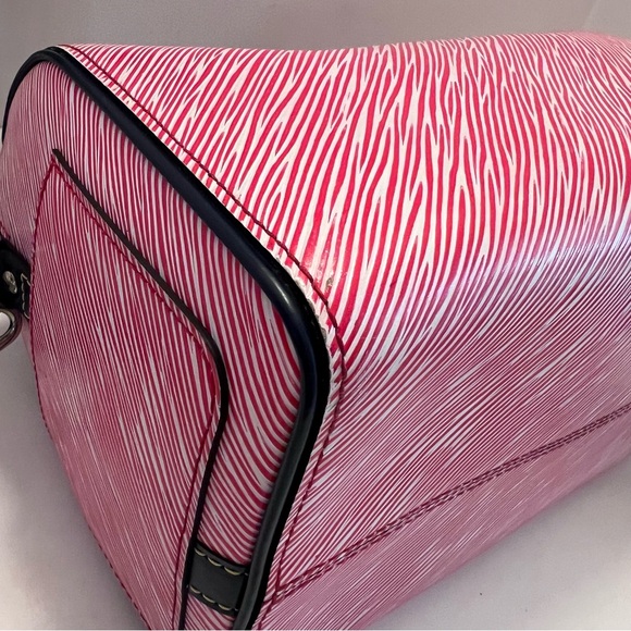 Authentic Louis Vuitton Red & White Epi Speedy 25 Bandouliere - Picture 6 of 15